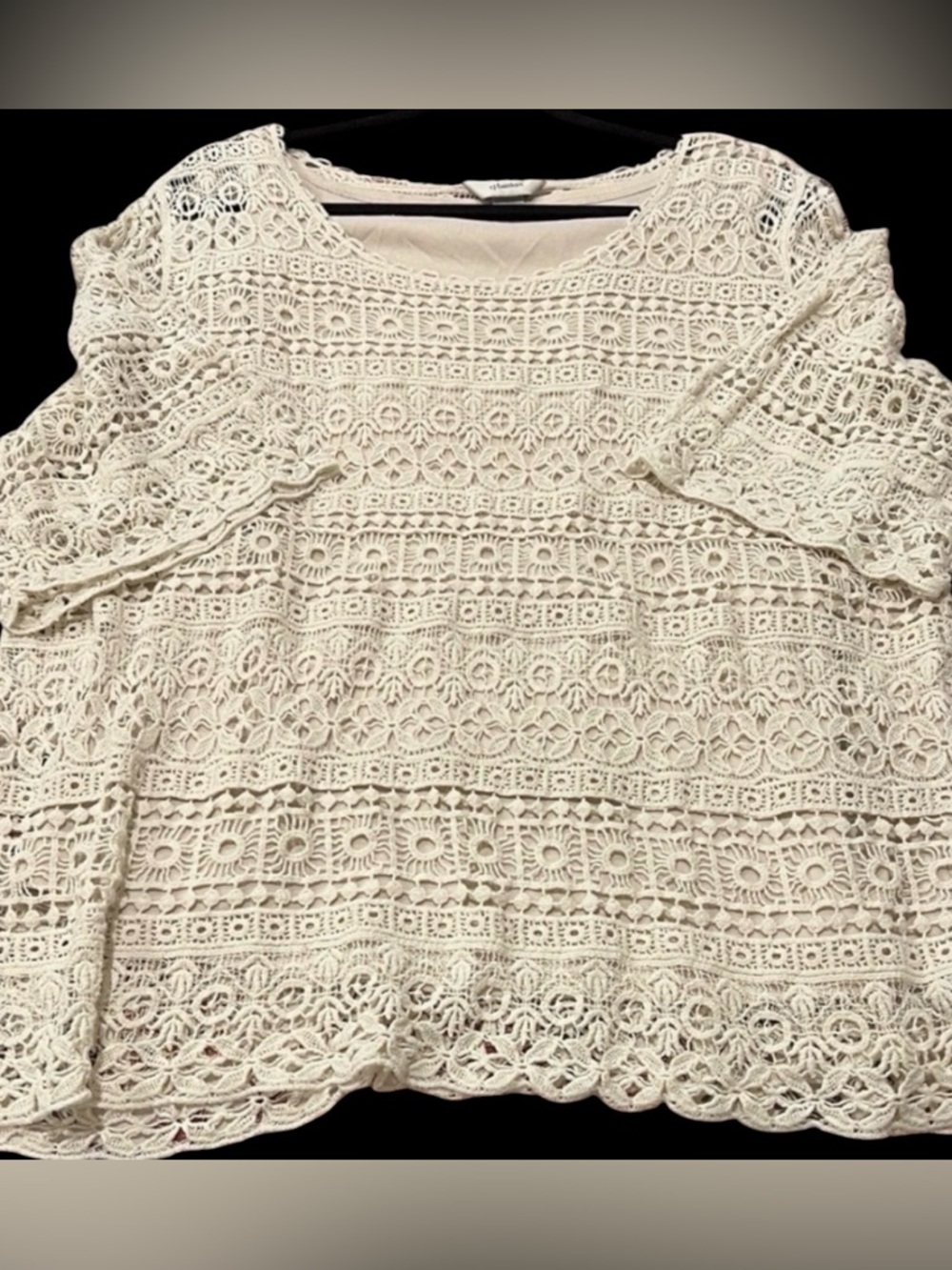 CJ Banks Crochet Lace Blouse in White. Size 2X. $4.99 SHIPPING. 36” PtP. 28” L.